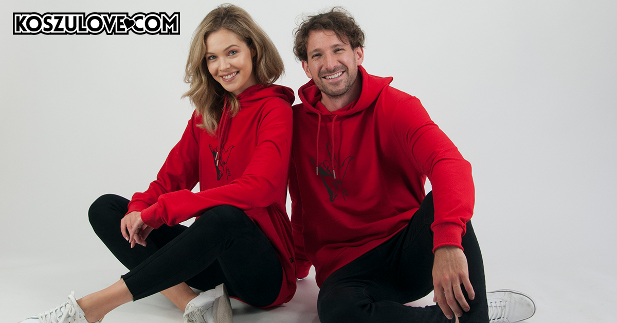 Bluzy – must-have w Twojej szafie: Przewodnik po rodzajach, stylizacjach i personalizacji